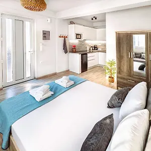 https://holiday-house-heraklion-roof-garden.rethymnohotels.net
